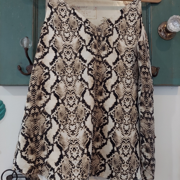 NWT EXPRESS Snakeskin Print Top - Picture 3 of 3